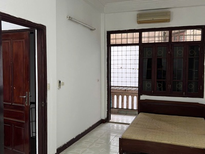 Chính chủ cho thuê MBKD mặt hồ hoàng càu 2145