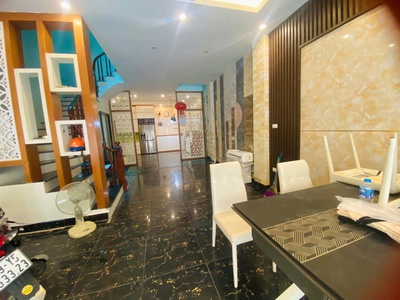Chính chủ cho thuê MBKD mặt hồ hoàng càu 2194