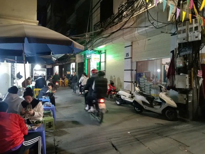 Chính chủ cho thuê MBKD mặt hồ hoàng càu 689