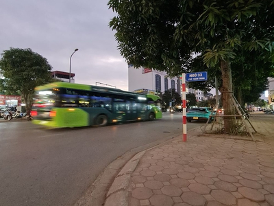 Chính chủ cho thuê MBKD mặt hồ hoàng càu 973