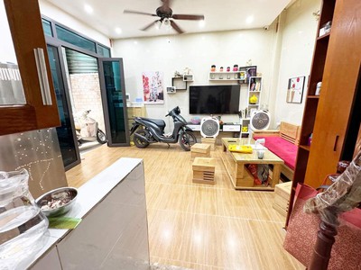 Chính chủ cho thuê MBKD mặt hồ hoàng càu 1300