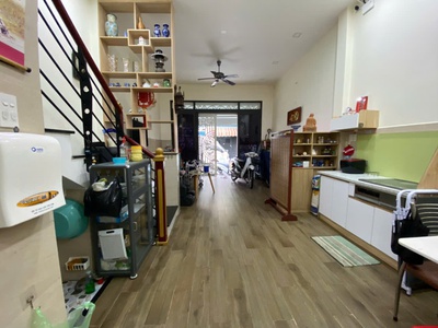 Chính chủ cho thuê MBKD mặt hồ hoàng càu 827