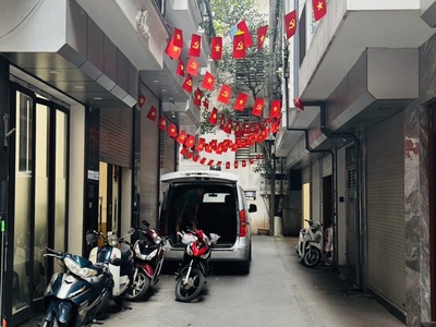 Bán nhà phố bồ đề   51m    ô tô đỗ cửa   ngõ thông   ngay chân cầu   giá chào 13,2 tỷ 0