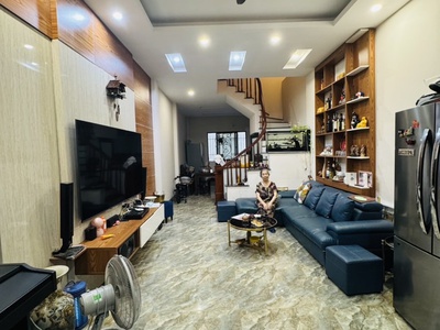Bán nhà phố bồ đề   51m    ô tô đỗ cửa   ngõ thông   ngay chân cầu   giá chào 13,2 tỷ 2