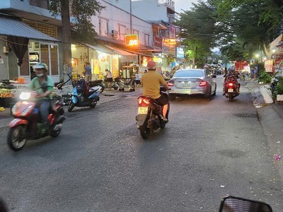 Chính chủ cho thuê MBKD mặt hồ hoàng càu 686