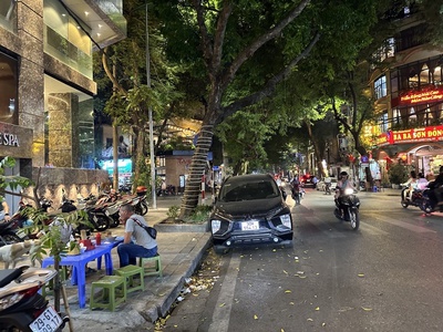 Bán nhà nguyễn chí thanh 333m mặt tiền 9m, ô tô tránh. đang cho thuê...