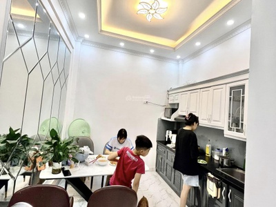Chính chủ cho thuê MBKD mặt hồ hoàng càu 2958