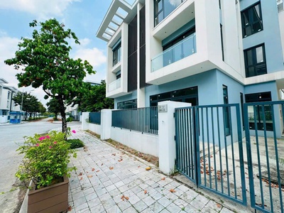 Chính chủ cho thuê MBKD mặt hồ hoàng càu 3240