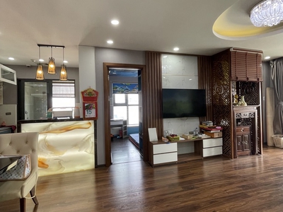 Chính chủ cho thuê MBKD mặt hồ hoàng càu 4051