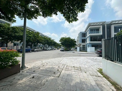 Chính chủ cho thuê MBKD mặt hồ hoàng càu 3243