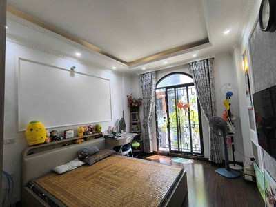 Nhà đẹp cổ linh, 50m x 5 tầng, gara 2 ôtô, ngõ thông, đón đầu cầu trần hưng đạo 3