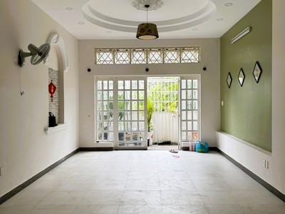Cho thuê nhà biệt thự phố 2 tầng, 120m2, phù hợp làm văn phòng 0