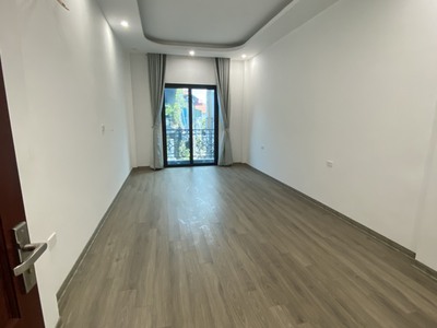 Bán nhà 5 tầng gần mặt phố việt hưng   diện tích rộng   ở ngay   giá chỉ 5.x tỷ 1