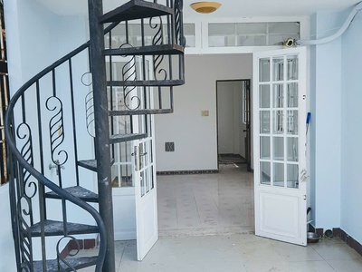 Nhà 5 tầng mt phan văn trị p2q5. giá: 9.3 tỷ 3