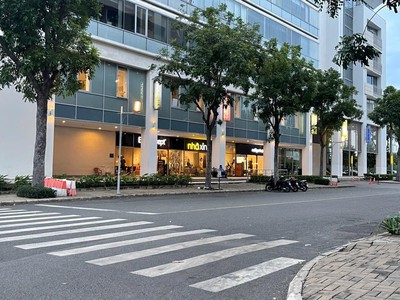 Bán shophouse hồ bán nguyệt quận 7, 194m2, 37 tỷ, mua tt cđt, ls 0, ck cao. có sẵn kinh doanh ngay 1