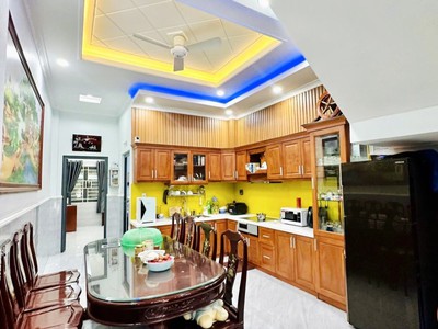 Bán nhà đẹp 3 tầng đông hòa,shr đường nhựa 13m,gần trường đông hòa 1