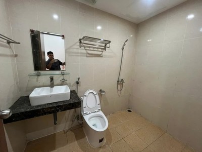 Chính chủ cho thuê MBKD mặt hồ hoàng càu 3207