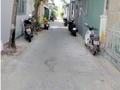 Nhà cạnh mt nguyễn phong sắc gần nguyễn hữu thọ, 104m2, 3 tầng, 12 phòng trọ, 5.x tỷ 2
