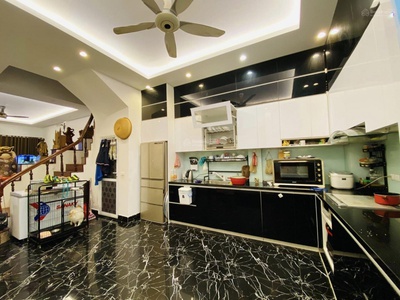 Chính chủ cho thuê MBKD mặt hồ hoàng càu 2948