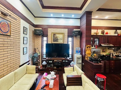 Chính chủ cho thuê MBKD mặt hồ hoàng càu 4056