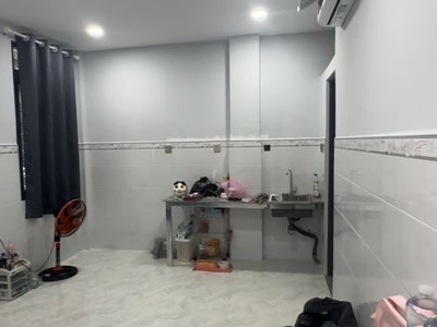 Nhà bán gần chợ 200- xóm chiếu- thông ra tôn thất thuyêt, tôn đản- khu vực kinh doan sầm uất. 2