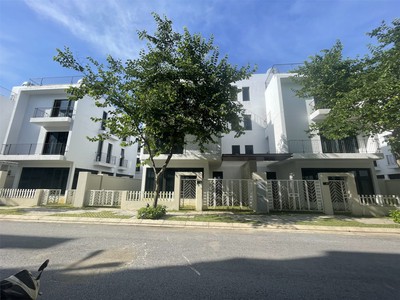Chính chủ cho thuê MBKD mặt hồ hoàng càu 4183