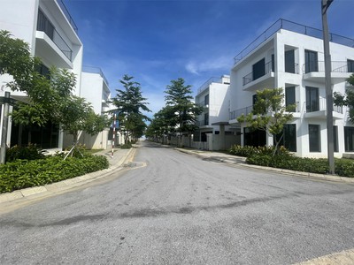 Chính chủ cho thuê MBKD mặt hồ hoàng càu 4184