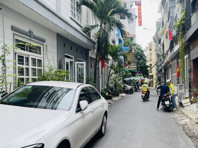 Chính chủ cho thuê MBKD mặt hồ hoàng càu 2889