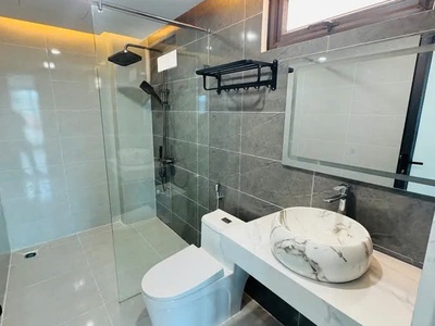 Nhà mói đẹp ô tô vào nhà giá đầu tư trường lâm 40m2  6 tầng 8.9 tỷ long biên. 4