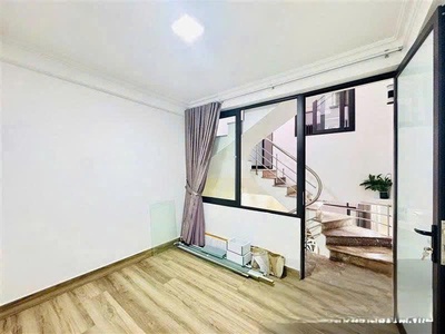 Cho thuê nhà phố Văn Cao, 3 p.ngủ full nội thất. 5