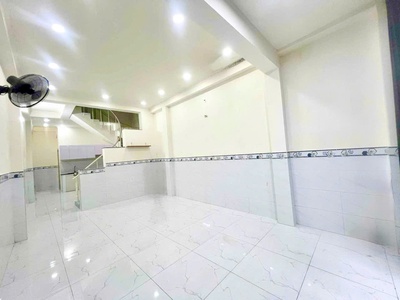 Bán nhà q10, thông cmt8, oto trong nhà, 44m2, cao 2 tầng 2 phòng: nhỉnh 6 tỷ. 3