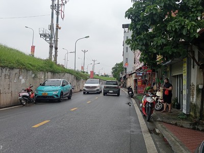Bán đất ngọc thụy lý sơn   94m    ô tô tránh   view sân bóng   gần phố lý sơn   vị trí cực đẹp 0
