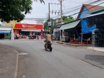 Chỉ cách 2 căn ra mặt tiền   dãy trọ trung tâm dĩ an   giá mềm 0