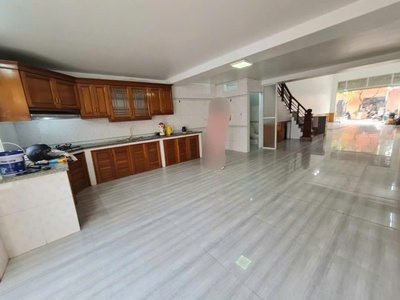 Bán nhà 3 tầng phố Tôn Thất Tùng, Liên Bảo, Vĩnh Yên, Vĩnh Phúc. Giá chỉ 11 tỷ 4