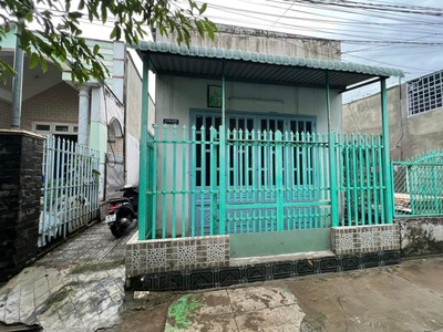 Bán gấp nhà Tân Biên góc 2 mặt tiền, gần chợ trường khu công nghiệp 7