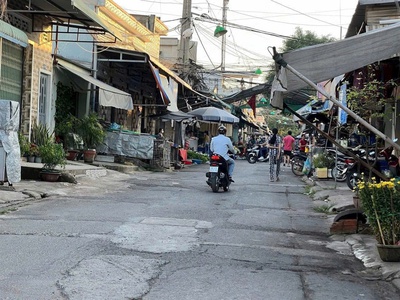 Bán gấp nhà Tân Biên góc 2 mặt tiền, gần chợ trường khu công nghiệp 3