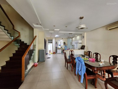 Bán tòa nhà mặt tiền trần kế xương - p7, phú nhuận 3