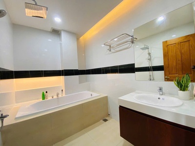 Bán nhà hiệp phú - thủ đức   150m    đường 12m   thích hợp ở hoặc làm văn phòng. 1