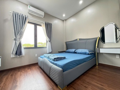 Bán siêu phẩm nhà 3 tầng đường hoà phú - khu e kim long 4
