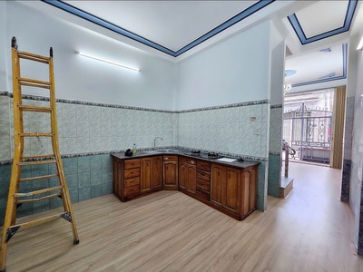 Cần bán nhà 4 tầng đường thông, ngay trung tâm thành phố nha trang. 2