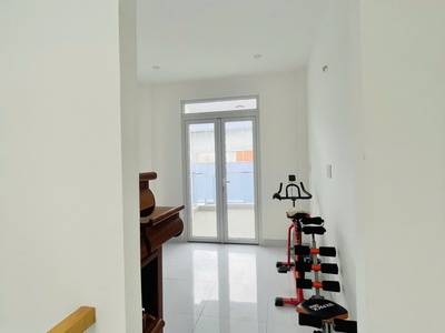 Giá chỉ 5.2 tỷ tl  54m , 4 tầng/3pn   gần chợ hạnh thông tây   lê văn thọ 2