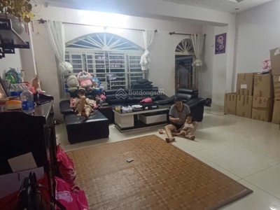 Bán nhà mặt tiền đường 8m - 4 tầng  6x20m  - nhỉnh 11 tỷ, kdc bình hưng, giáp quận 8, gần pegasuite 3