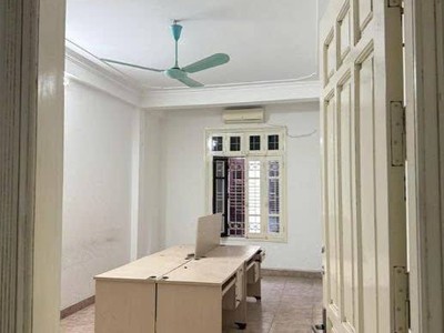 Cho thuê nhà tại đầm trấu, 100m2  4.5tầng, 10 ngủ, 5 vệ sinh, 35 triệu có t.lượng 4