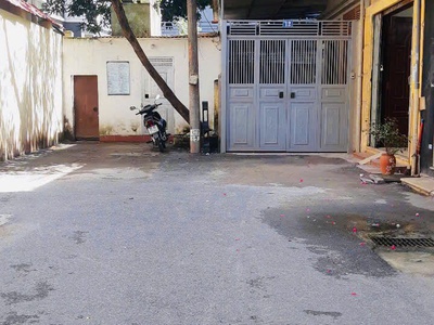Cho thuê nhà nguyên căn ngõ 281 khương trung, 40m2 x 2 tầng 1 tum.2 ngủ.2 wc, 9 triệu/th 4