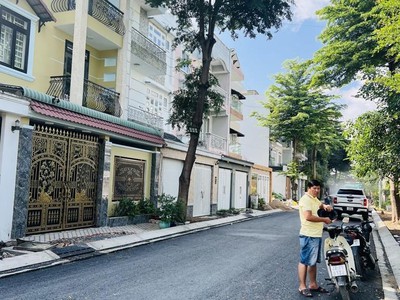 Bán nhà đẹp mặt tiền đường 10m khu tên lửa   98m    giá nhỉnh 12 tỷ   ngay aeon - ngang 7m 0