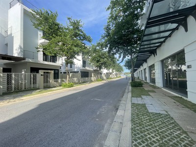 Chính chủ cho thuê MBKD mặt hồ hoàng càu 4452