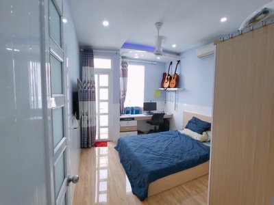 Bán nhà có 2 mặt tiền vói bề ngang lớn bề thế- đường đoàn văn bơ thông ra vĩnh khánh và hoàng diệu. 0