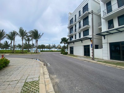 Chính chủ cho thuê MBKD mặt hồ hoàng càu 4453