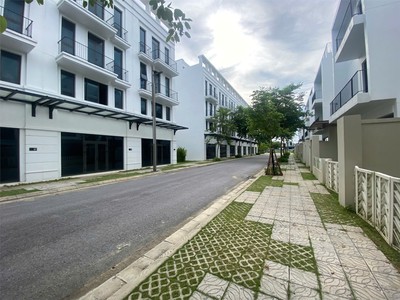 Chính chủ cho thuê MBKD mặt hồ hoàng càu 4444