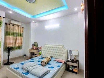 Bán nhà 4 tầng ôtô ngủ trong nhà, sát hoàng diệu 2, hơn 8 tỷ 2